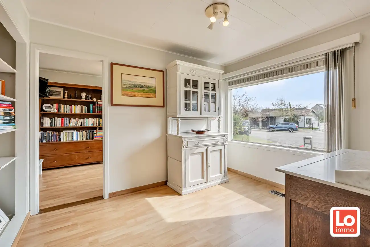 Ruime volledig te renoveren open gelijkvloerse prefab woning met inpandige garage en tuin met open zicht of perceel bouwgrond met afbraak/heropbouw mogelijkheden aan 6% BTW op een rustige locatie nabij het centrum van Zeveneken! foto 18