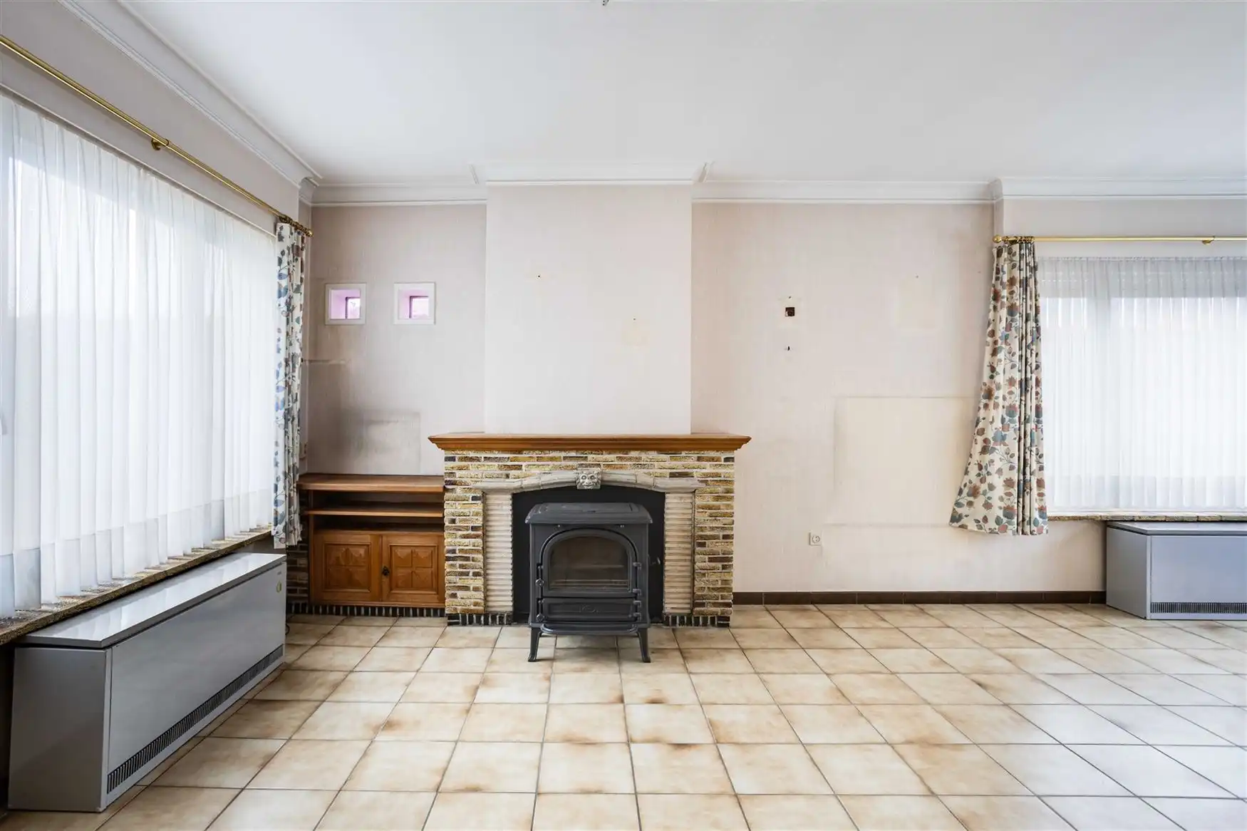 Vrijstaande woning met retrocharme en renovatiepotentieel foto 5