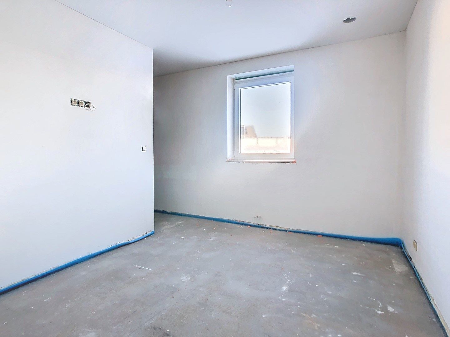 Ruim 2-slaapkamer appartement op het gelijkvloers met terras en tuintje foto 5