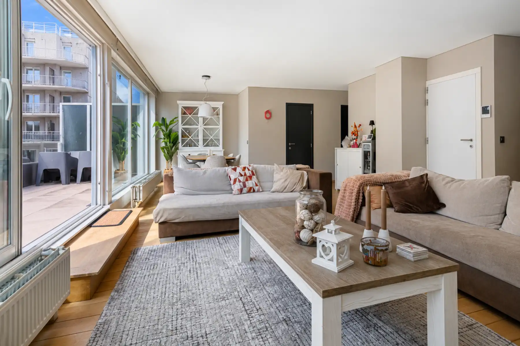Instapklare penthouse met terras en zijdelings zeezicht foto {{pictureIndex}}