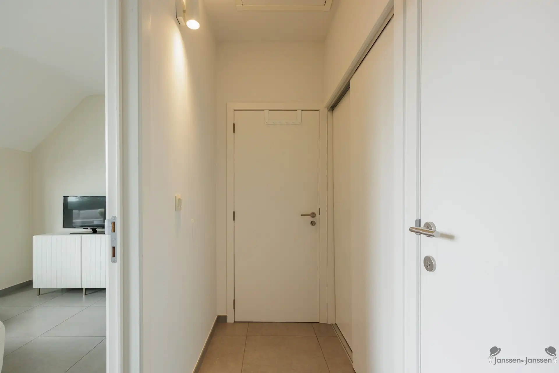 Mooi appartement met schitterend uitzicht en groot terras en parkeerplaats foto 11