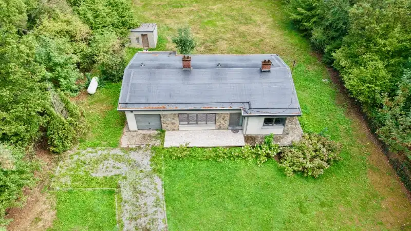 --- NOUVEAU --- Bungalow quatre façades avec 2 chambres, garage et grand jardin dans un environnement verdoyant. foto 19
