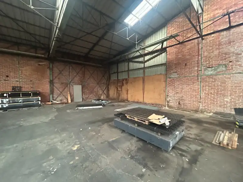 Ruim industrieel magazijn van ca. 6.900 m² met parkeerfaciliteiten foto 8