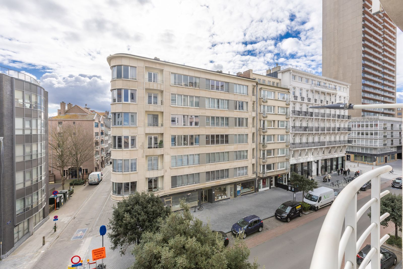 Ruim en lichtrijk appartement met 3 slaapkamers pal aan strand foto 6