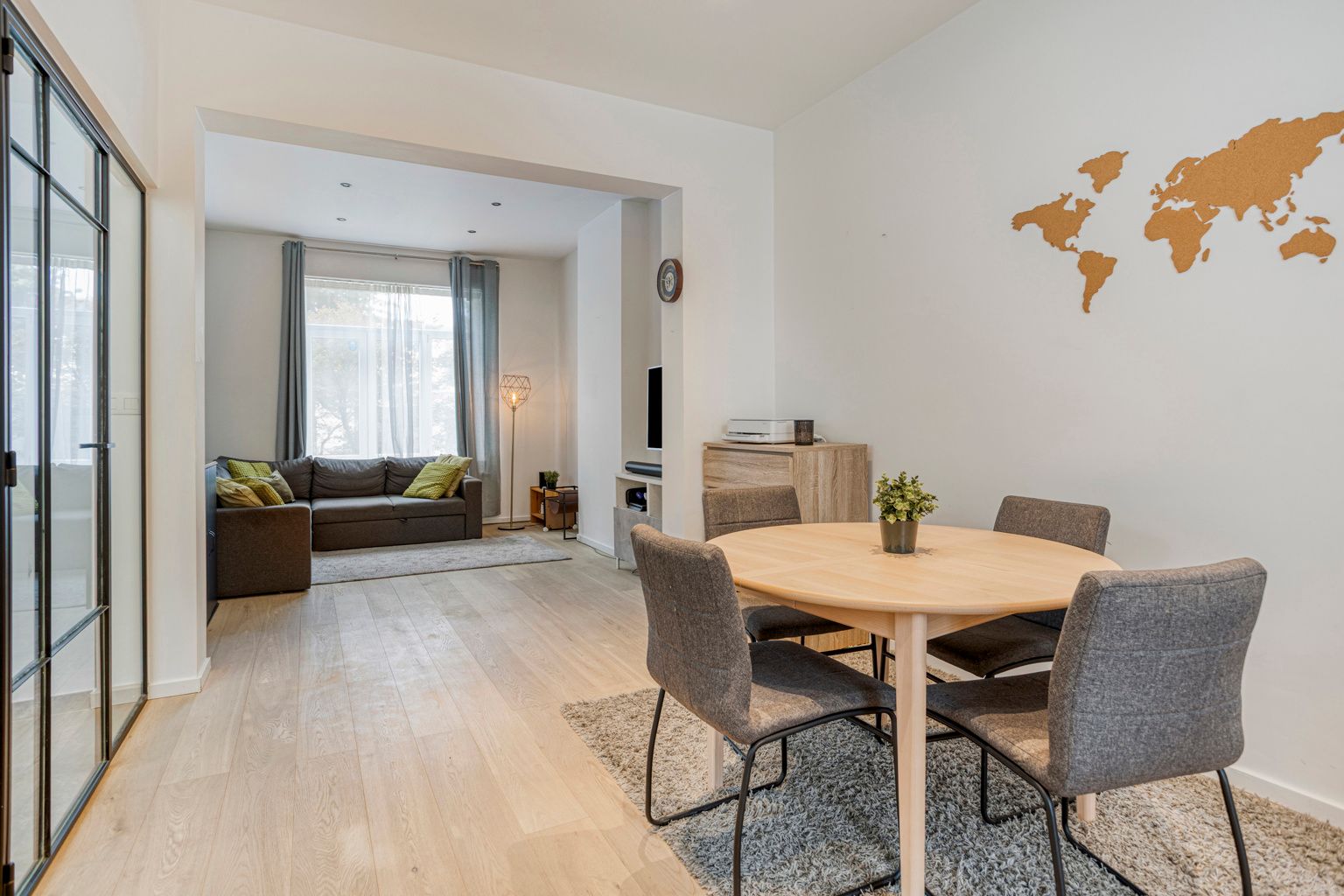 MOOI GERENOVEERDE WONING MET DAKTERRAS EN DUBBEL GARAGE foto 6