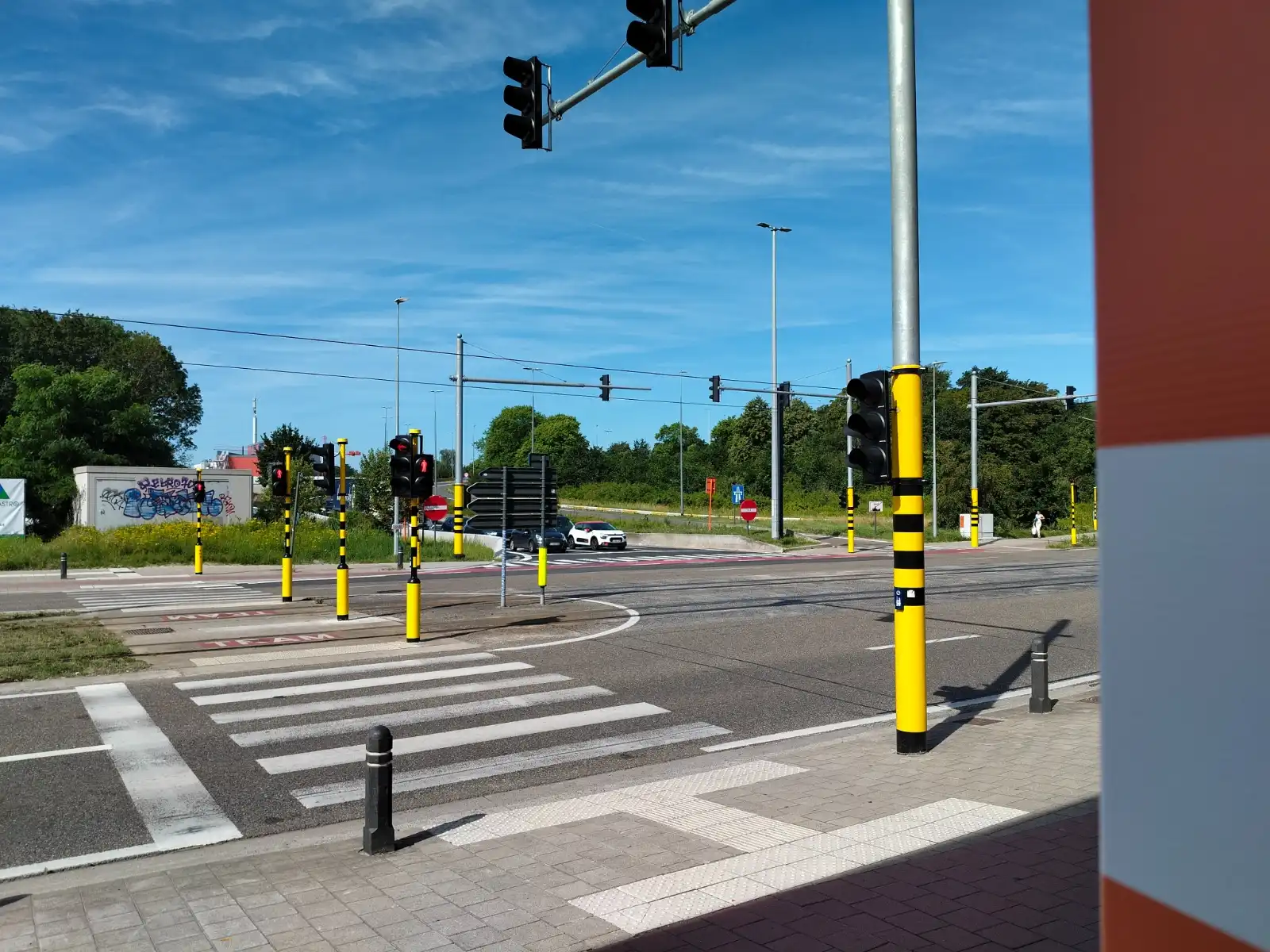 Instapklaar handel/kantoor ruimte met veel visibiliteit foto 5