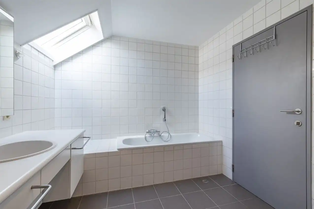 instapklare woning (3 slpk) in oude gemeenteschool foto 27