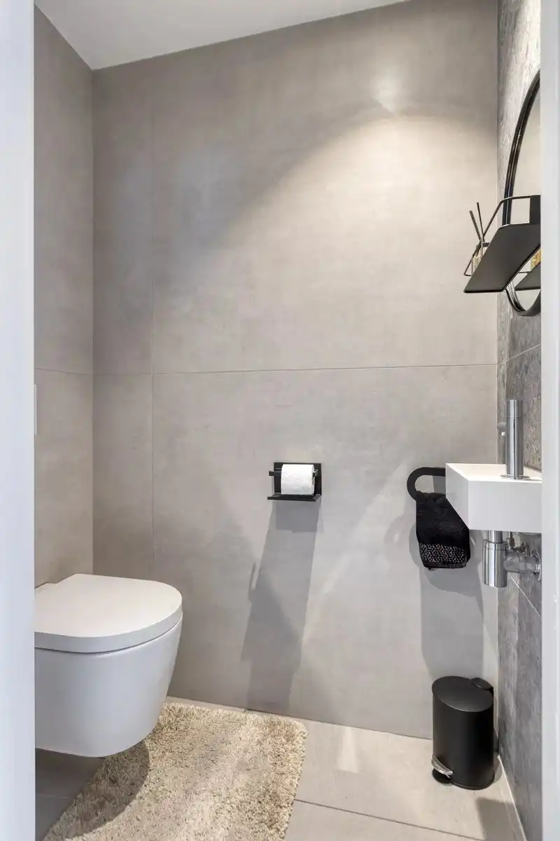 Zeer ruim handelspand met tuin en exclusief triplex  appartement met privé-lift en 2 slaapkamers, garage en staanplaats. foto 17