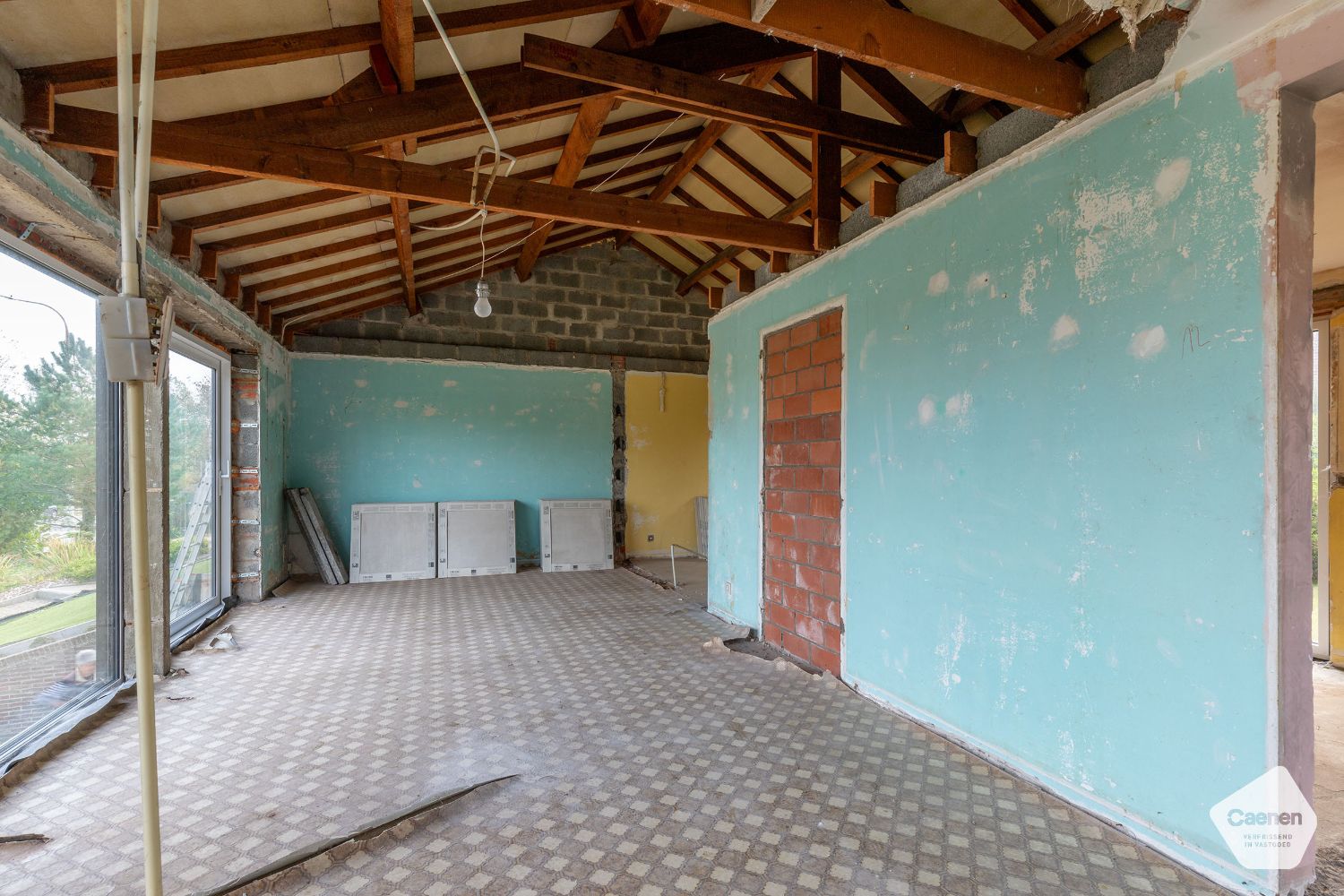 Fantastisch gelegen renovatieproject met veel potentieel foto 4