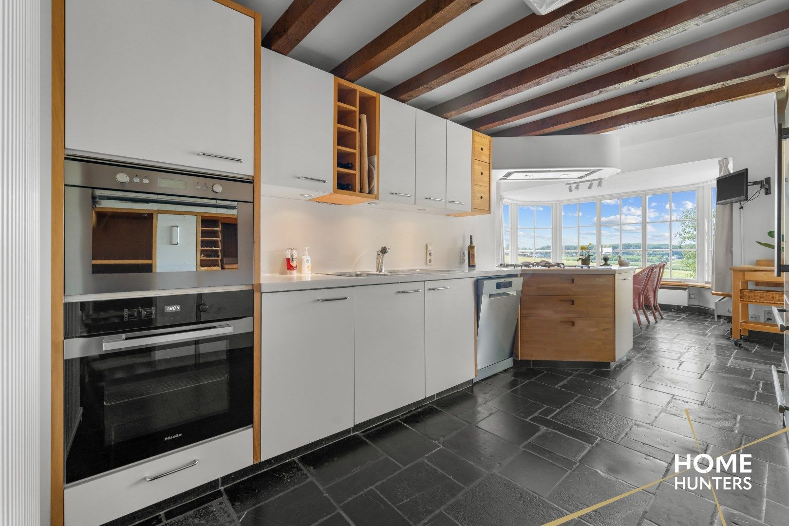 Exclusieve villa met gastenverblijf en panoramische zichten foto 5