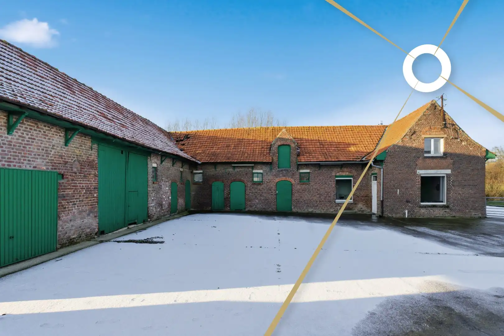 Hoofdfoto van de publicatie: Unieke te renoveren hoeve op 14.188 m² met adembenemend zicht op de Kemmelberg