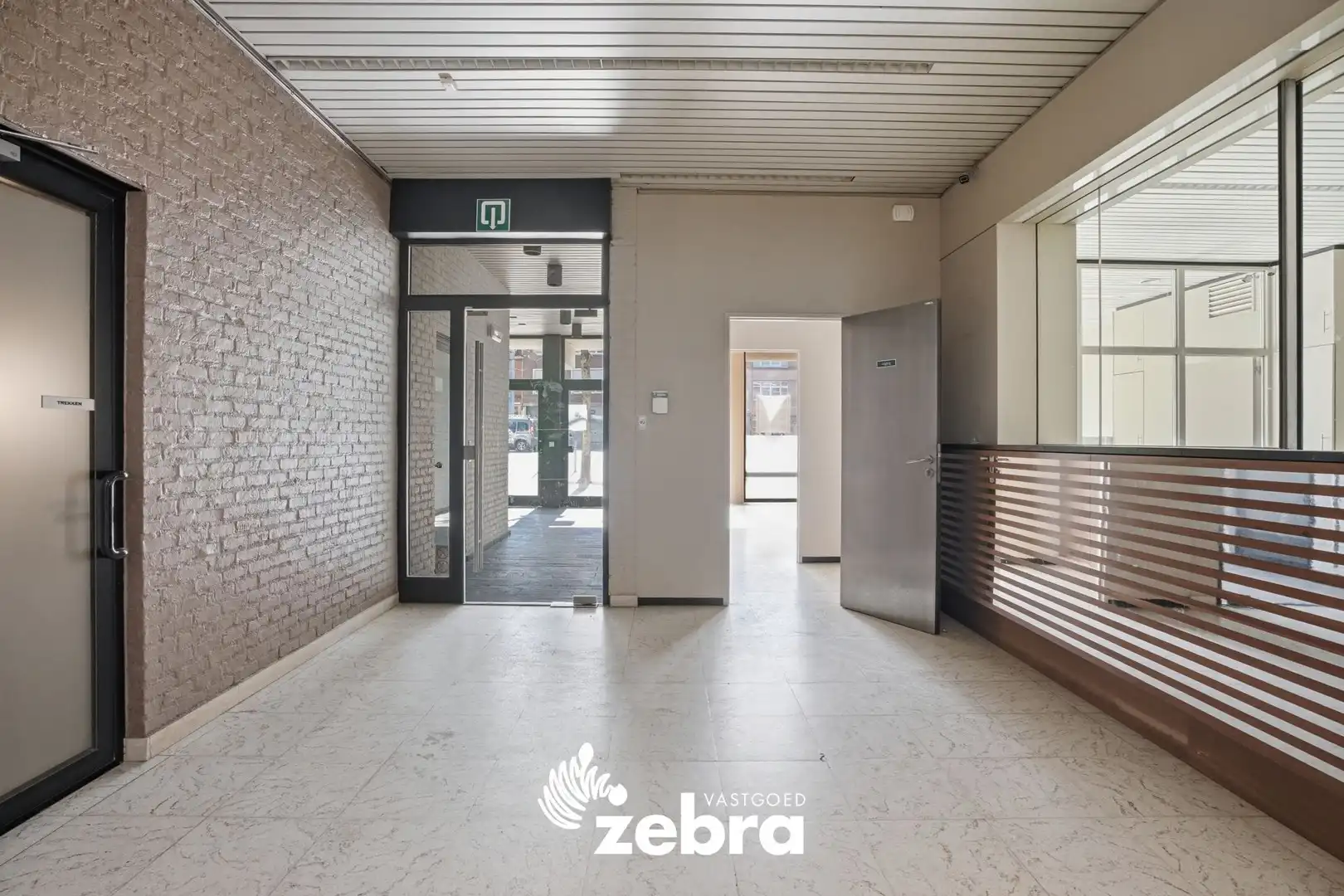 Veelzijdig handelspand met parkeerplaatsen op topligging in centrum Tielt! foto 10