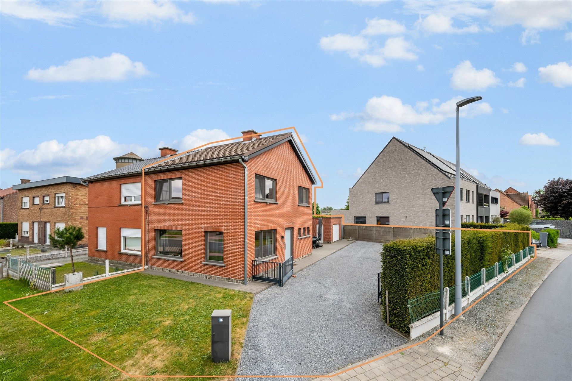Charmante woning met 3 slaapkamers en leuke tuin. foto 4