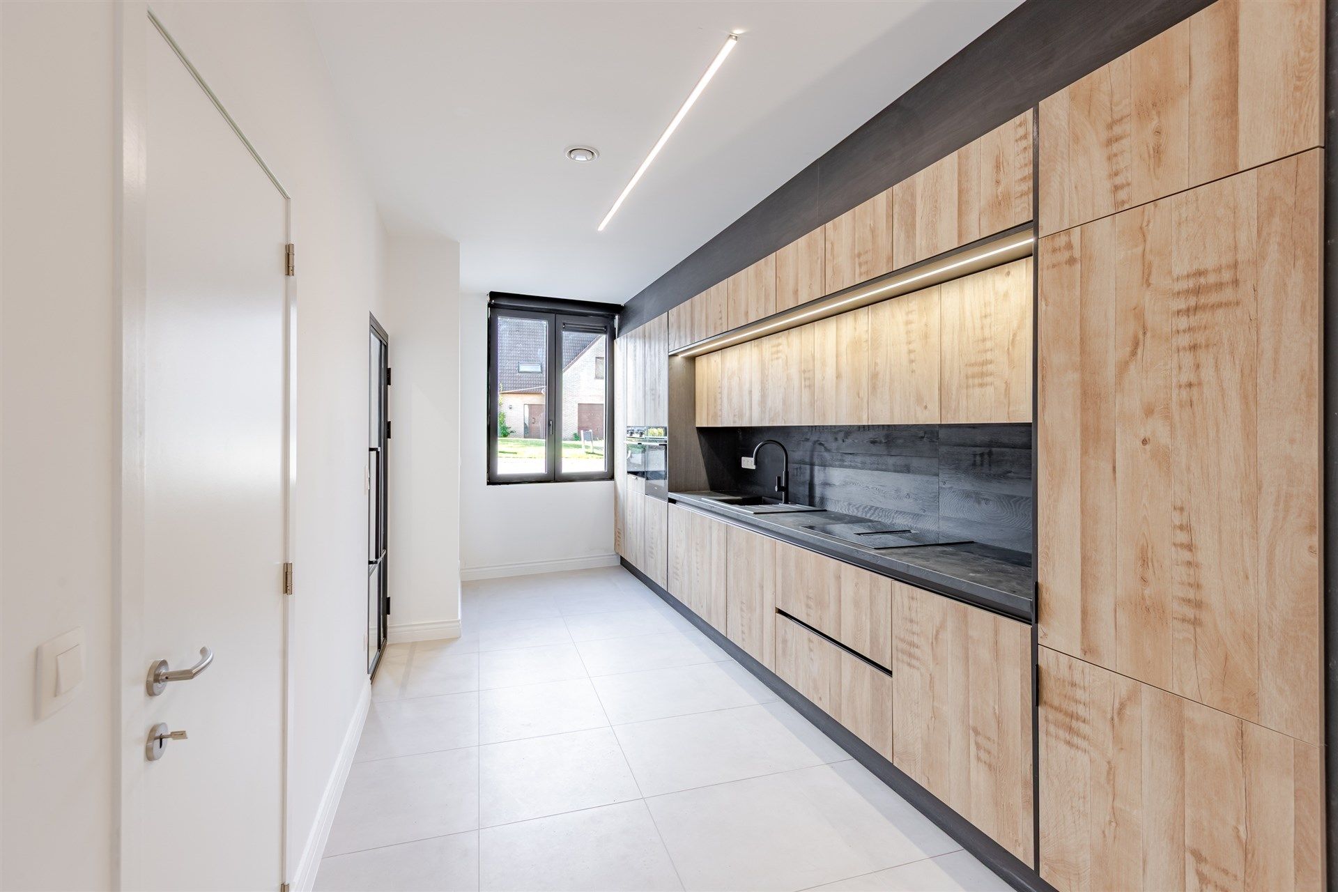 Top gerenoveerde woning met 3 slks en buitenruimte foto 3