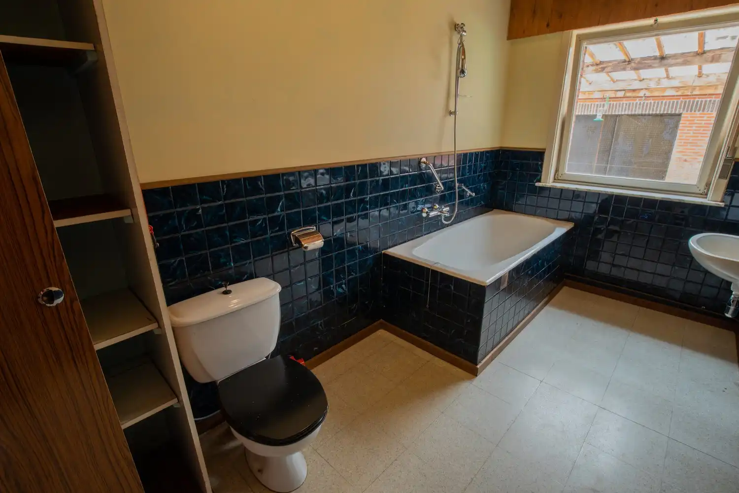 Volledig gelijkvloerse alleenstaande woning op een ruim perceel van 16a 83ca foto 12