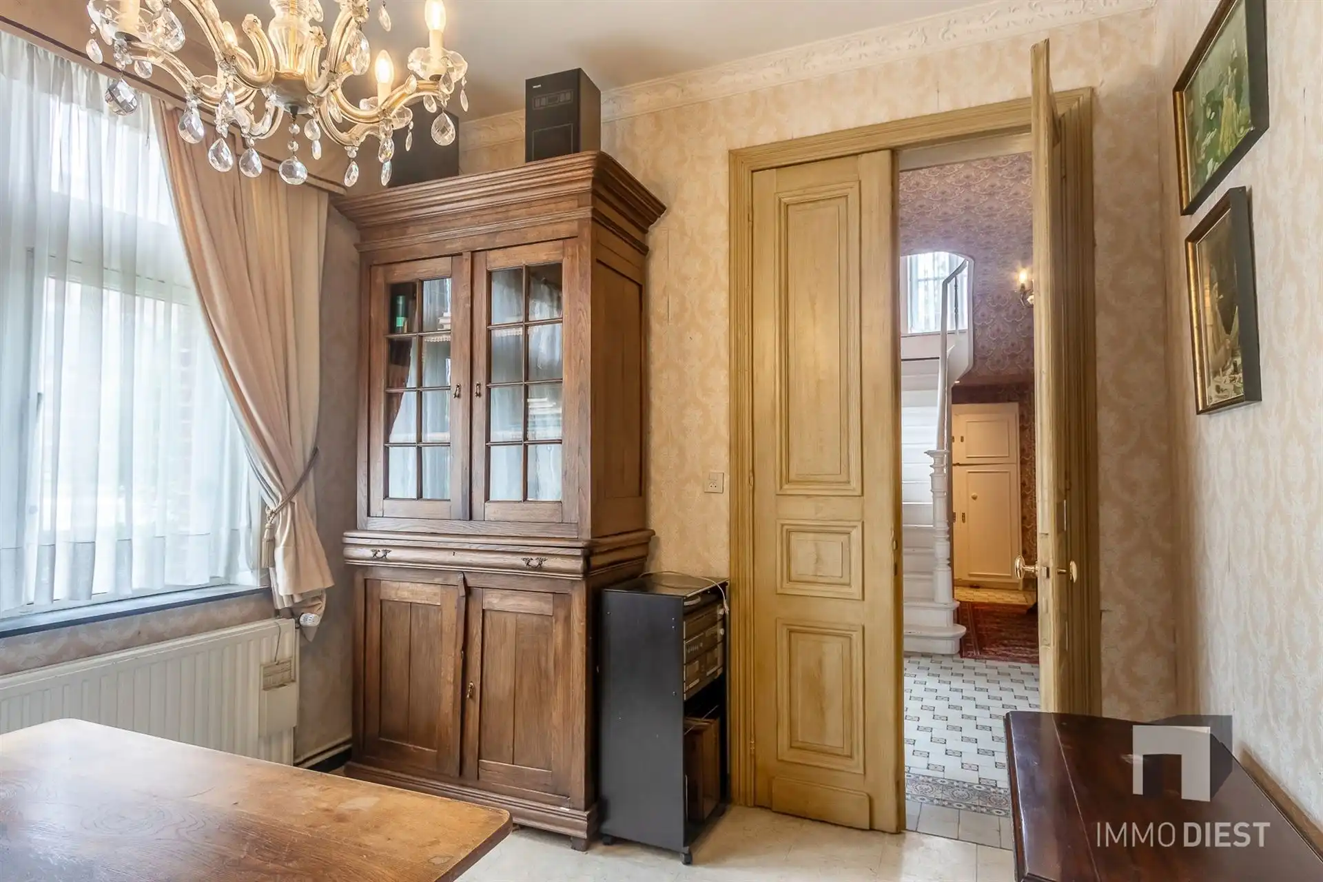 Elegante woning met vele mogelijkheden, gezellige tuin en dubbele garage foto 15