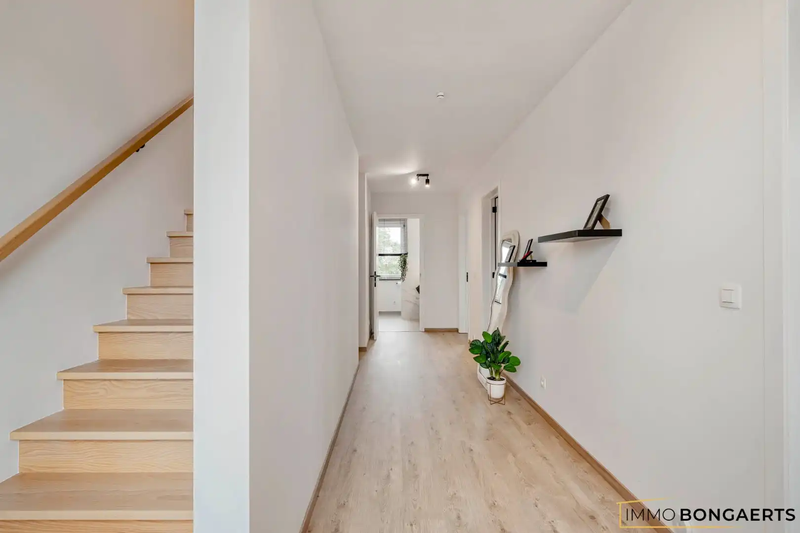 Recente gezinswoning met 3 slaapkamers  foto 27