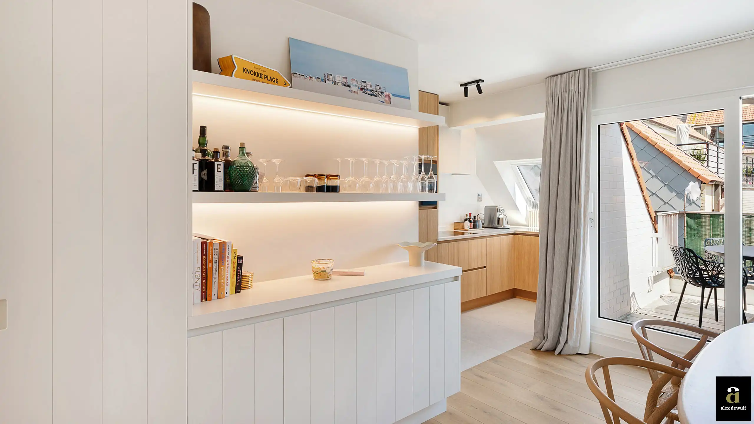 Prachtig afgewerkt duplexappartement met terras en zijdelings zeezicht. foto 9