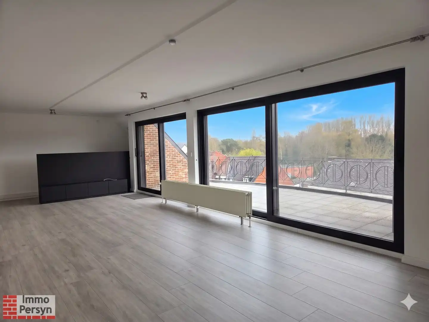 Ruime gerenoveerde triplex te Begijnendijk foto {{pictureIndex}}