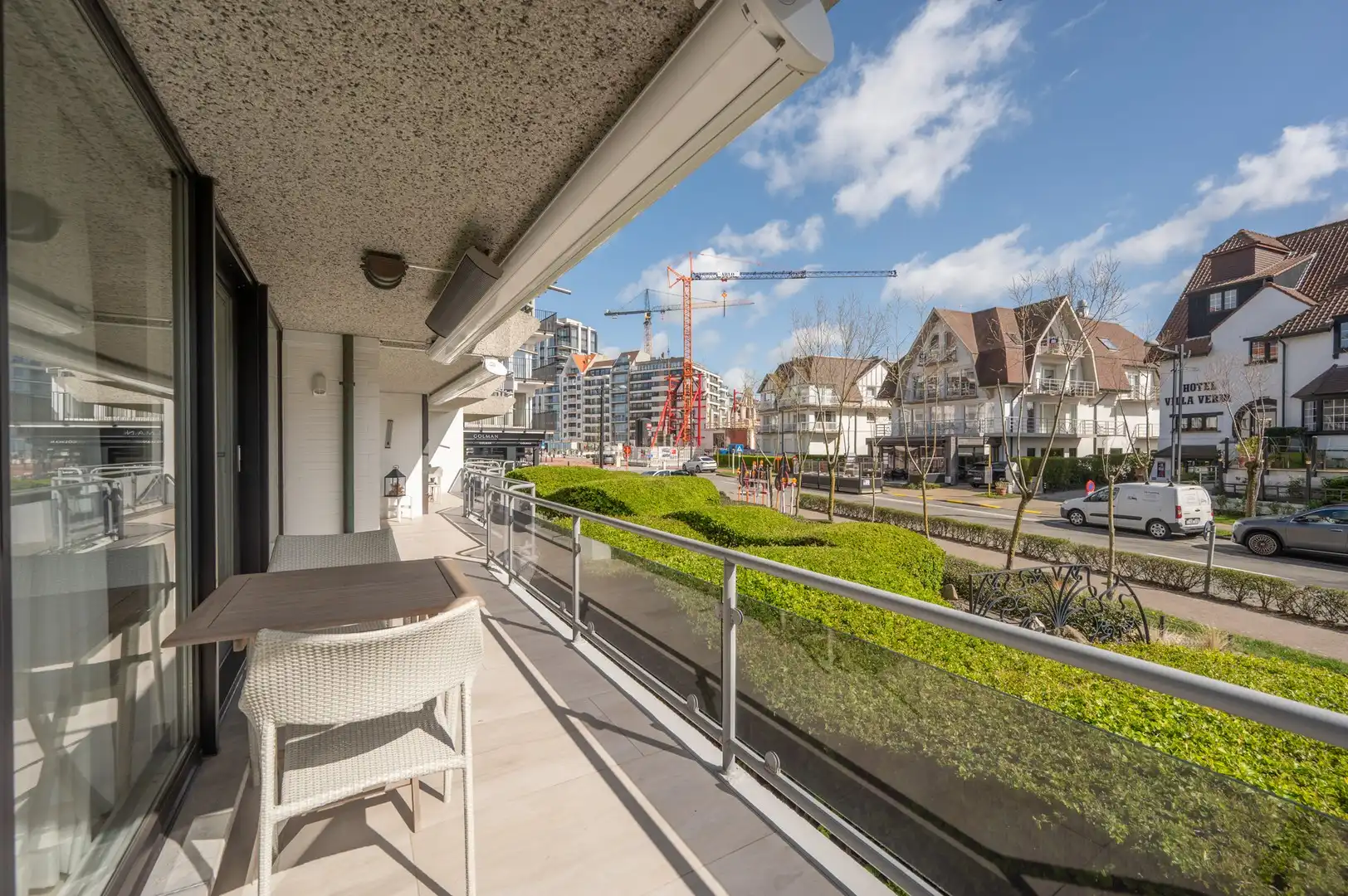 Uniek appartement van ongeveer 300 m2 met een prachtige privatieve tuin. foto 19