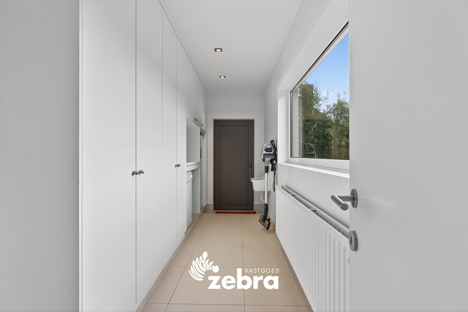 Charmante, gerenoveerde woning op toplocatie in de Bosmolens te Izegem! foto 16