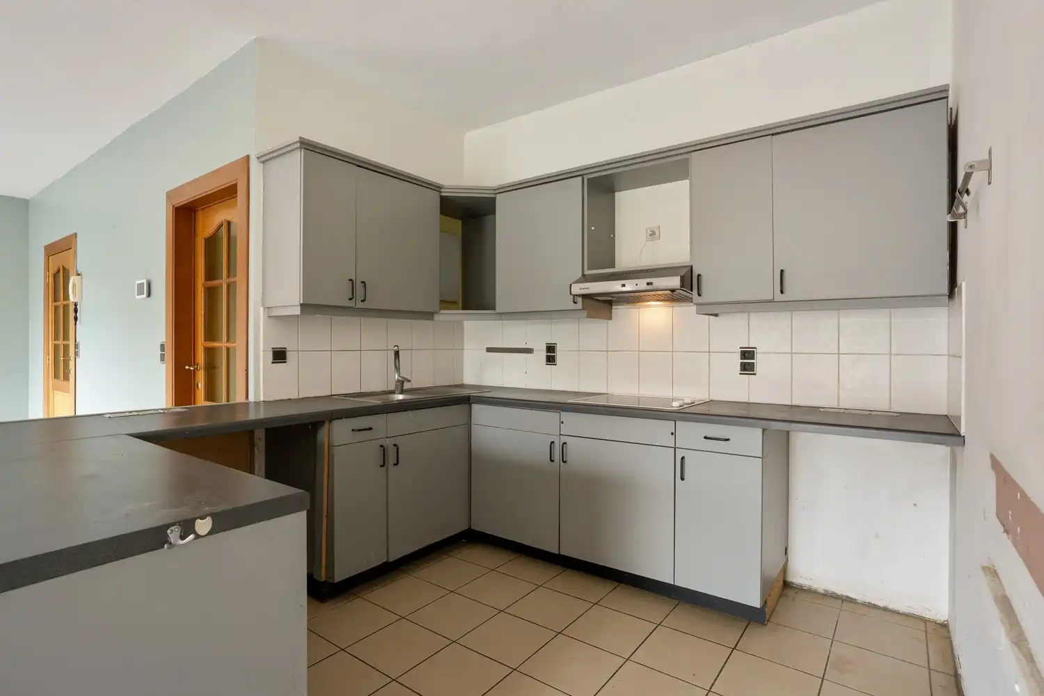 Gelijkvloers appartement met 2 slaapkamers, een ruim terras, 2 autostaanplaatsen, een kelder en een tuin grenzend aan de Vijvers van Bellefroid te Leuven! foto 6