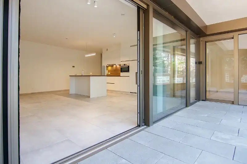 Moderne serviceflat met 2 ruime slaapkamers, 2 badkamers en een uitnodigend terras op een TOP locatie in het centrum van Hasselt foto 5