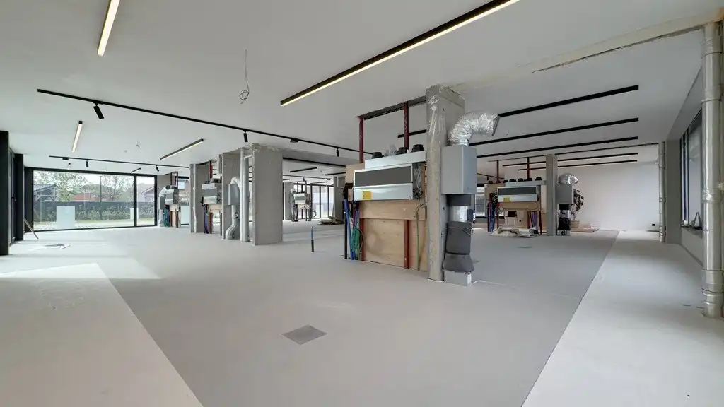 Nieuwbouw kantoorgelijkvloers te huur aan N70 in Lochristi foto 5