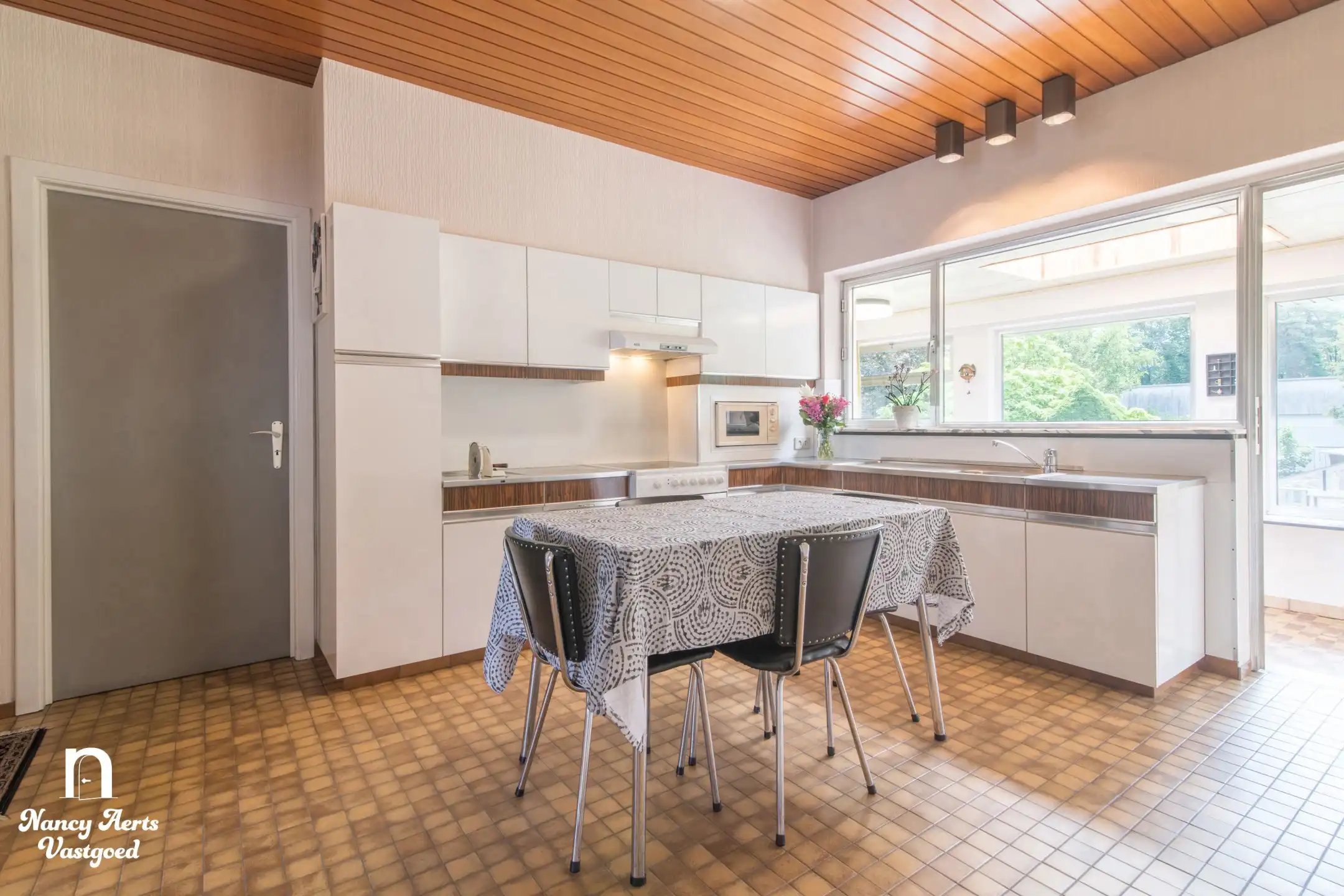 Uitstekend onderhouden split‑level woning in groene omgeving foto 11