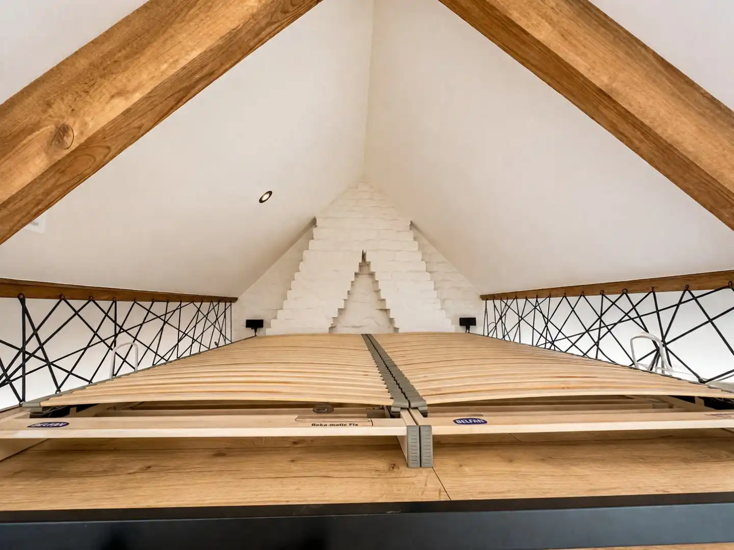 Gerenoveerde woning met o.a. 3 kamers, tuin & garage foto 16