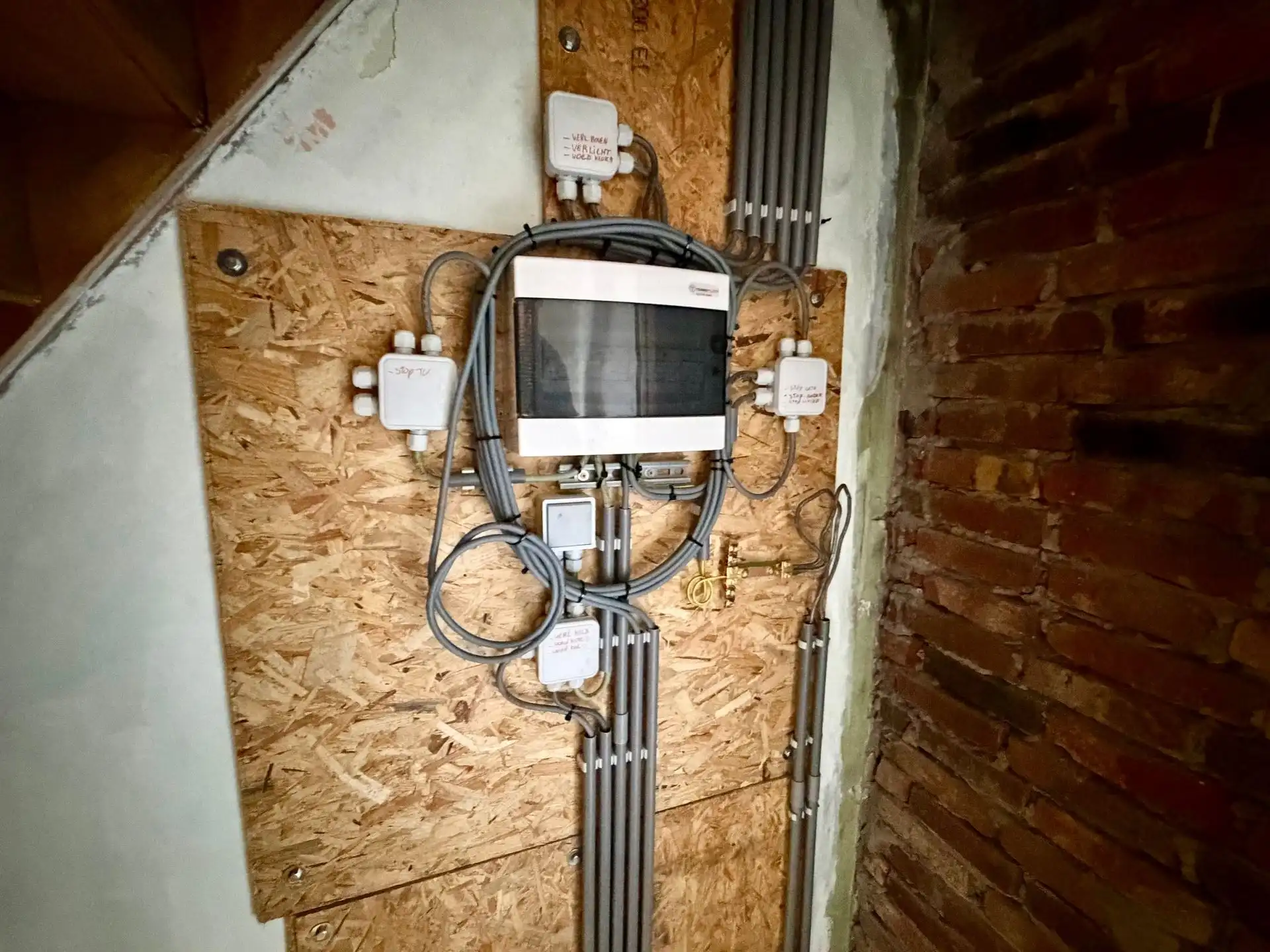 Renovatieproject met enorm potentieel op een ruim perceel van 9a85ca. foto 25