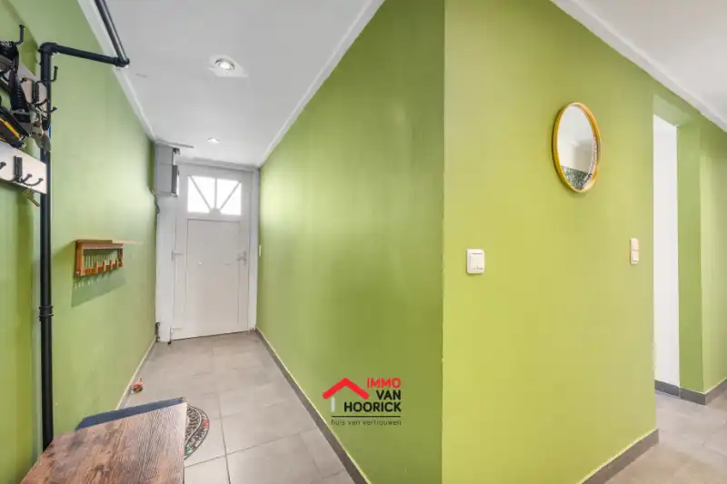 Instapklare woning met 5 slpkmrs en nieuw dak!!! foto 8