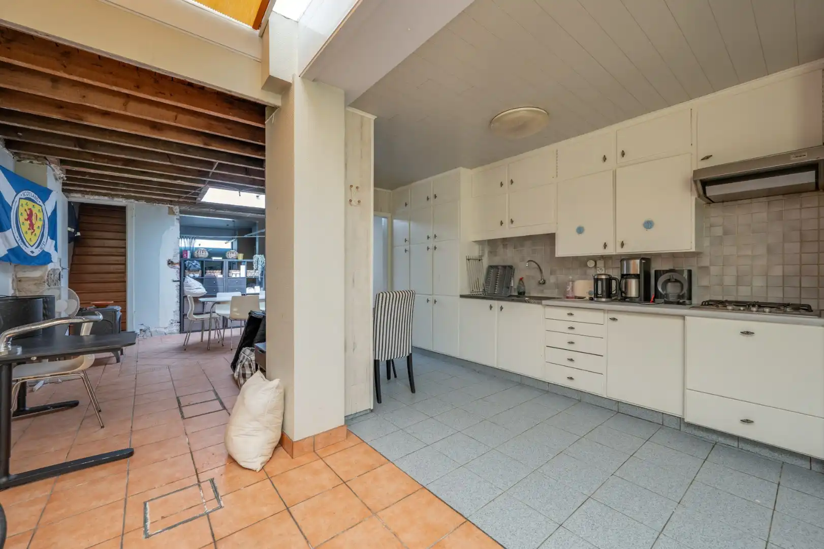 Renovatiekans met tal van mogelijkheden op gegeerde ligging in Sint-Andries! foto 7