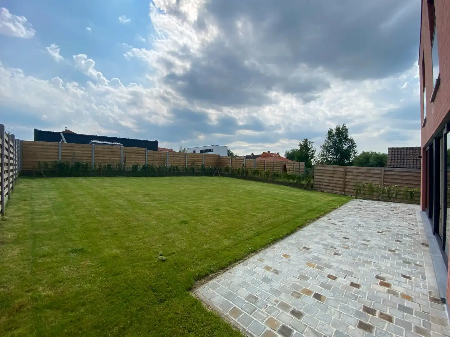 Recente woning met 3 slaapkamers, ruime oprit en tuin foto 20