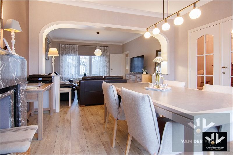 Grotendeels gerenoveerde en instapklare woning met zicht op groen! foto 3