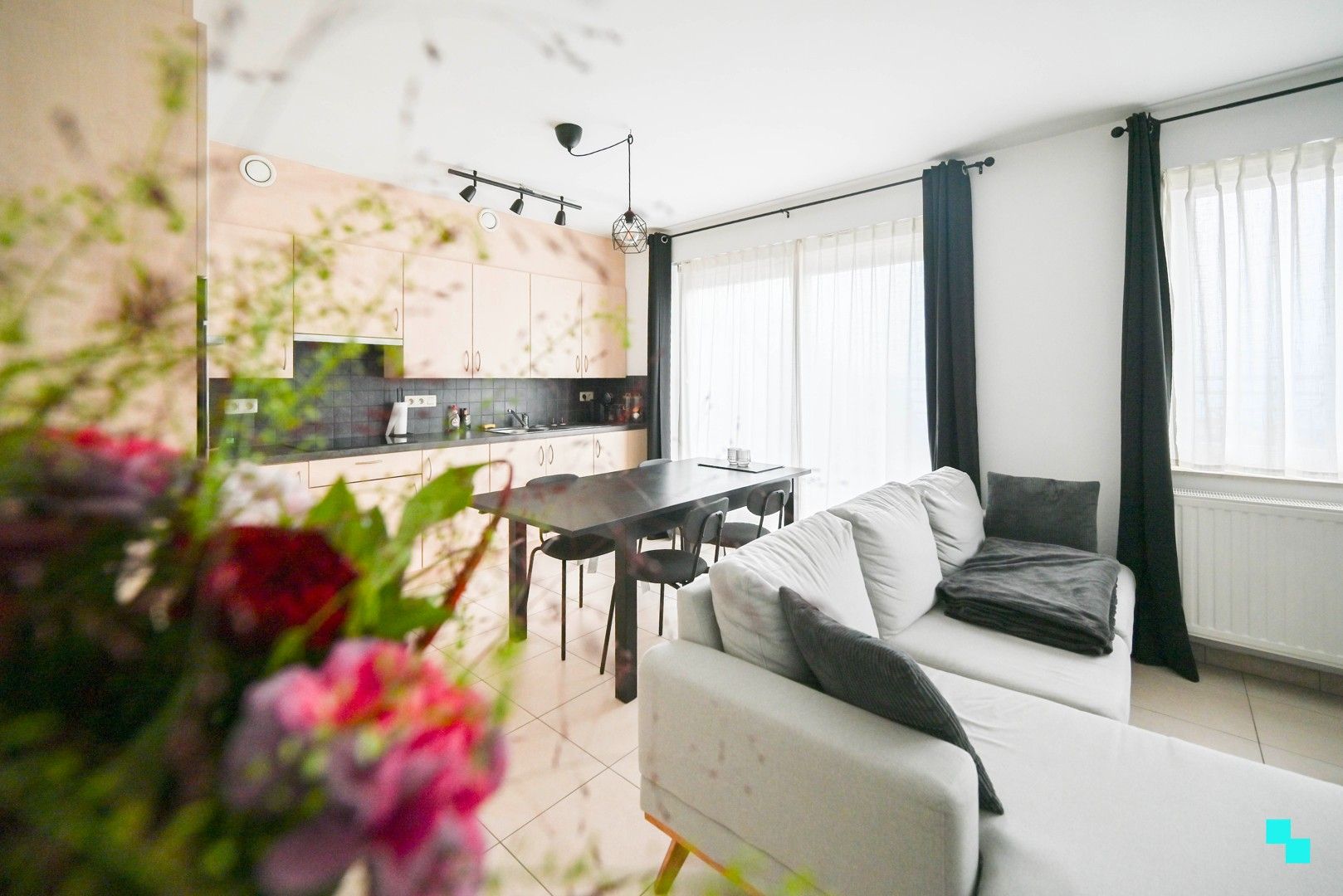 Appartement met ruim terras nabij centrum Oostrozebeke foto 6