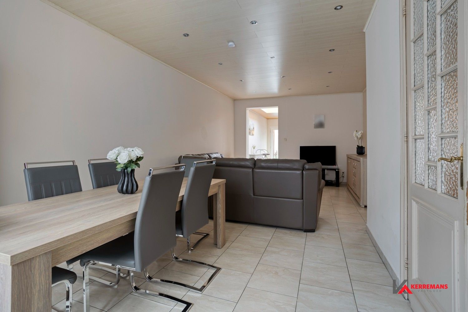 Instapklare woning met 4 slaapkamers, tuin en garage. foto 4