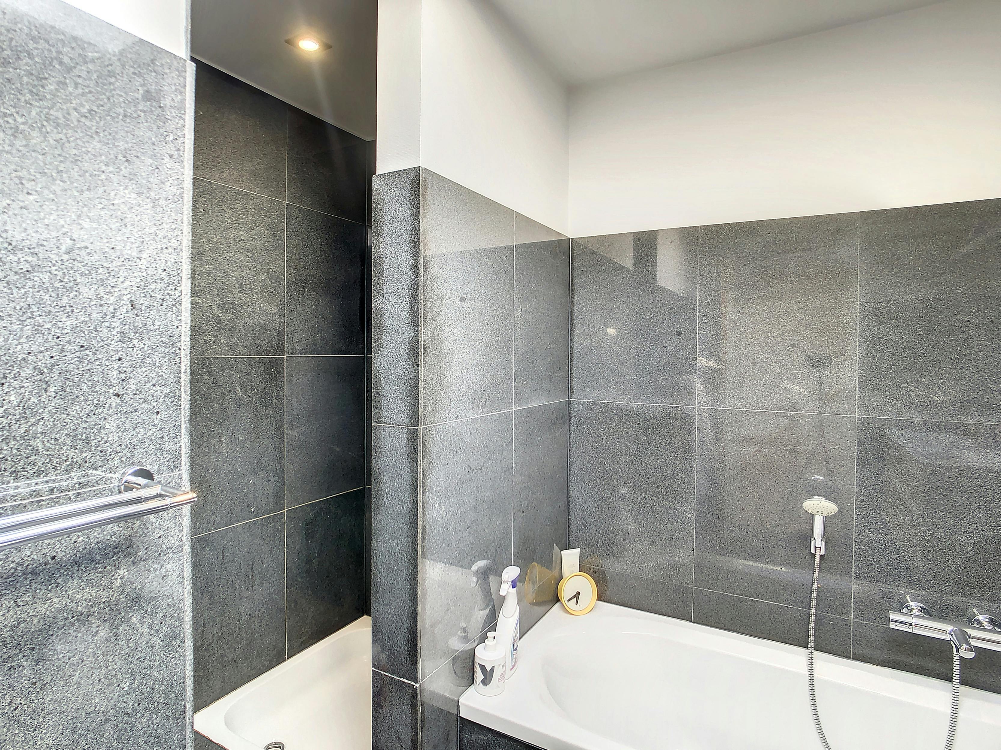 Recente woning (200m²) met 4 kamers te huur in Kortrijk foto 16