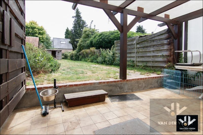 Instapklaar gelijkvloers appartement met ruime tuin te Tuilt foto 11