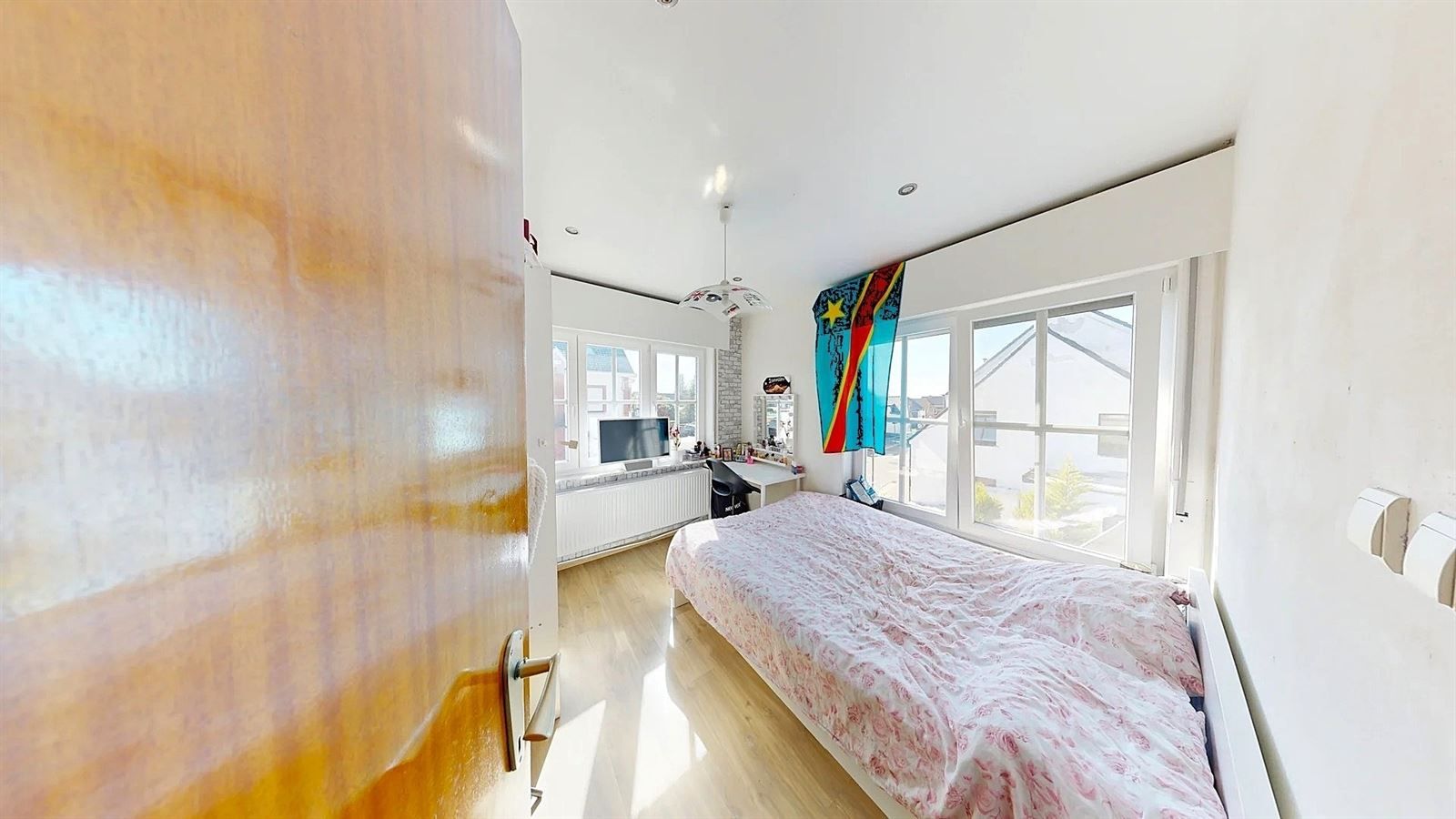 Gerenoveerde woning met tuin en 5 slaapkamers foto 19