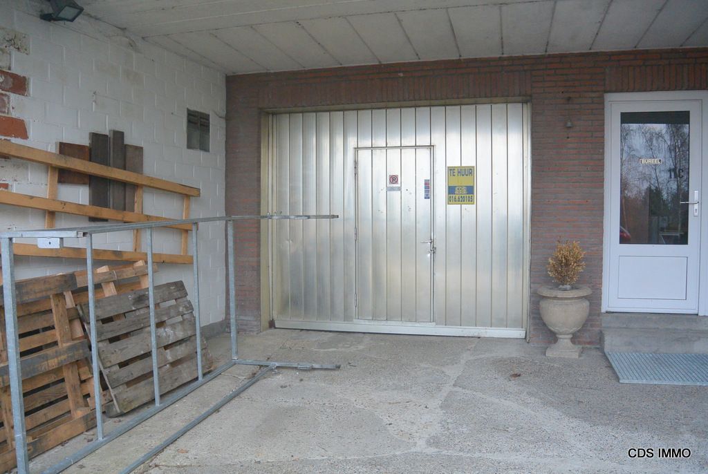 Magazijn +/- 400 m² foto 2