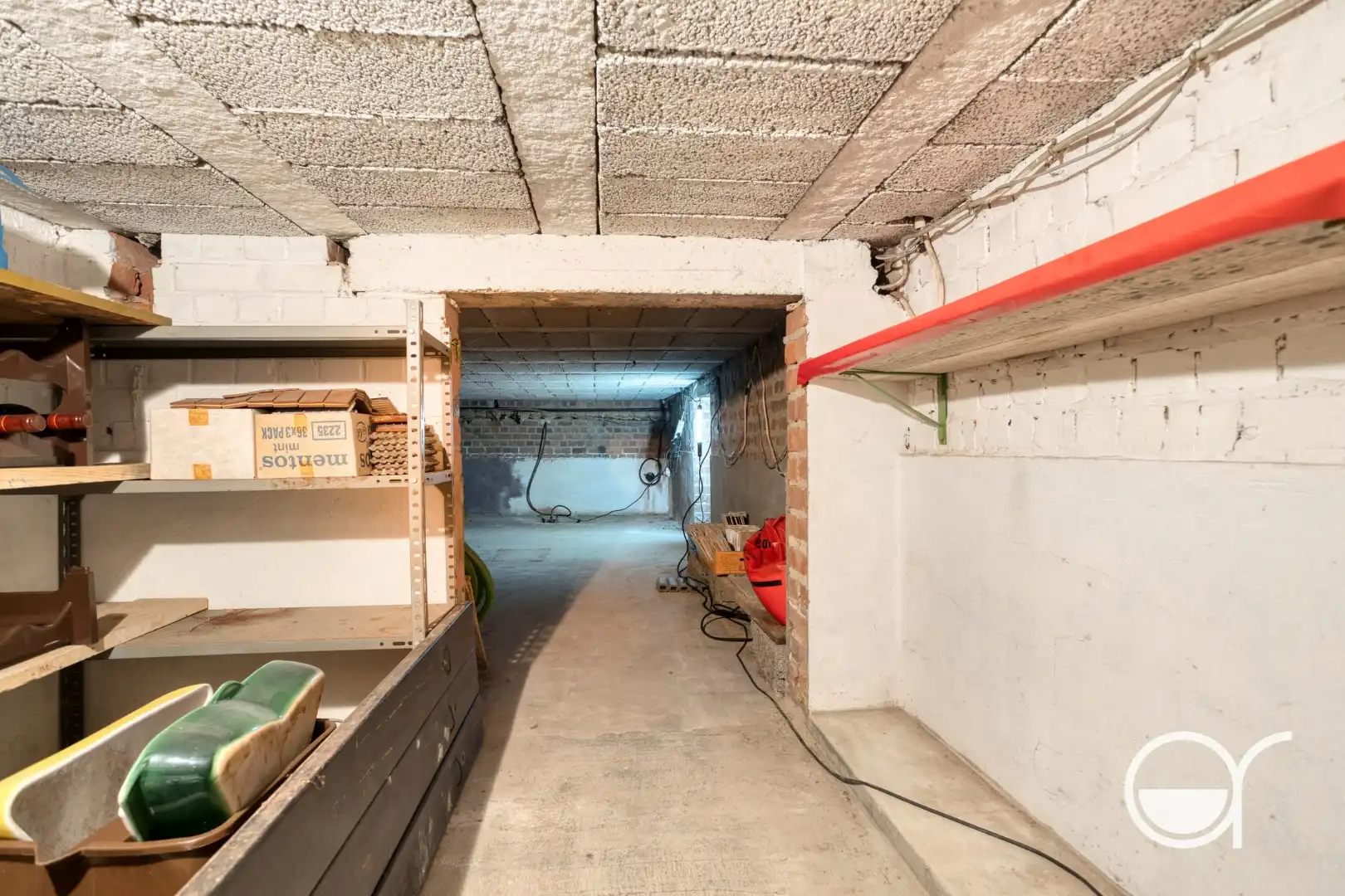 Woning met 3 slaapkamers  en een bureau gelegen in een doodlopende straat foto 24