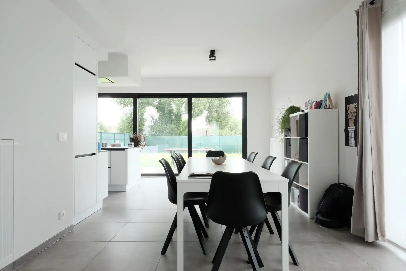 Ruime moderne woning met tuin foto 4