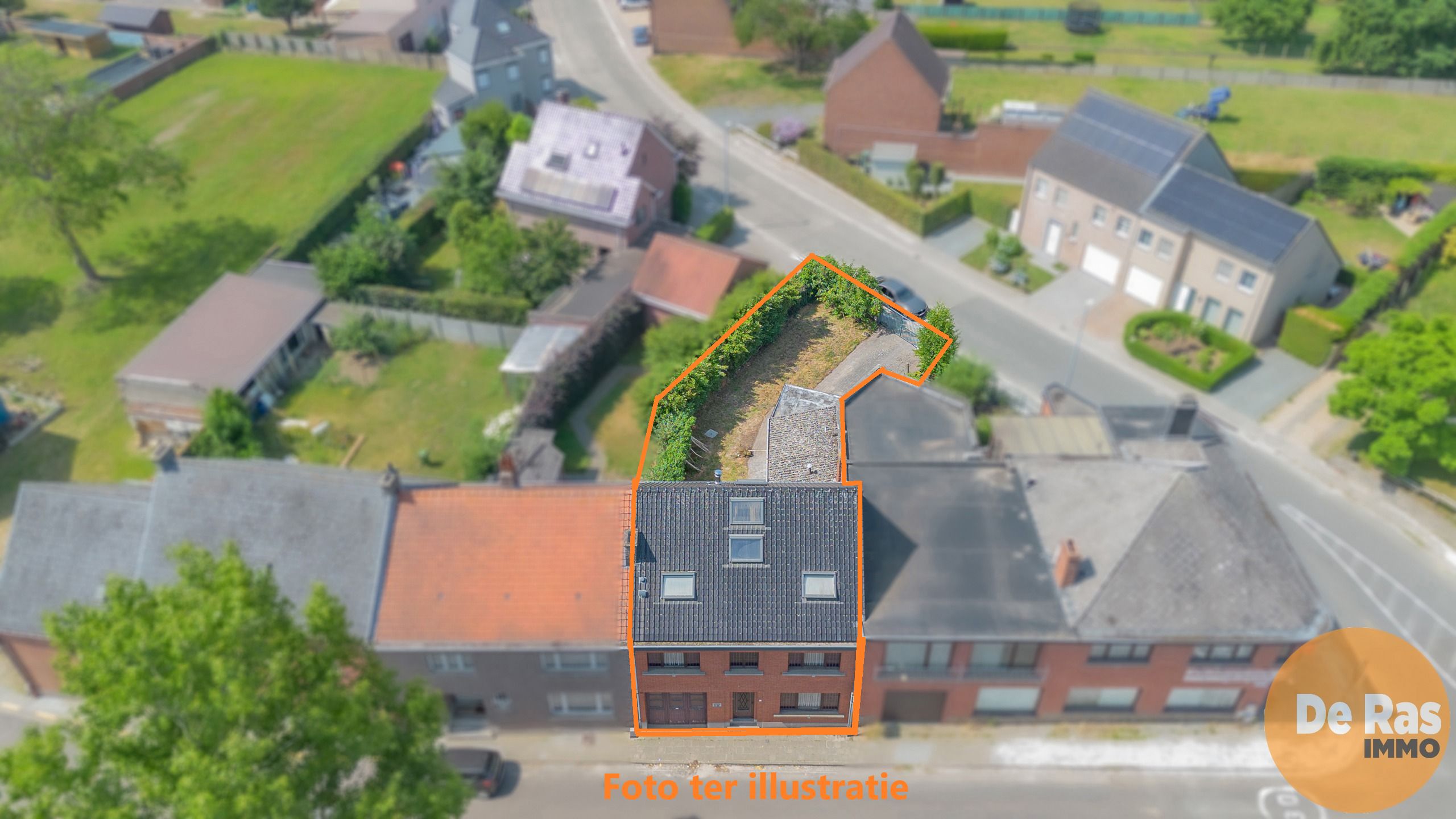Hillegem - Ruime gezinswoning met 4 slpk, garage en tuin foto 2