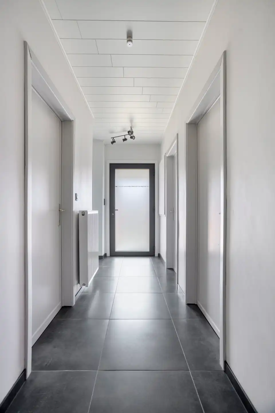 Lichtrijke vrijstaande woning op ruim perceel foto 2