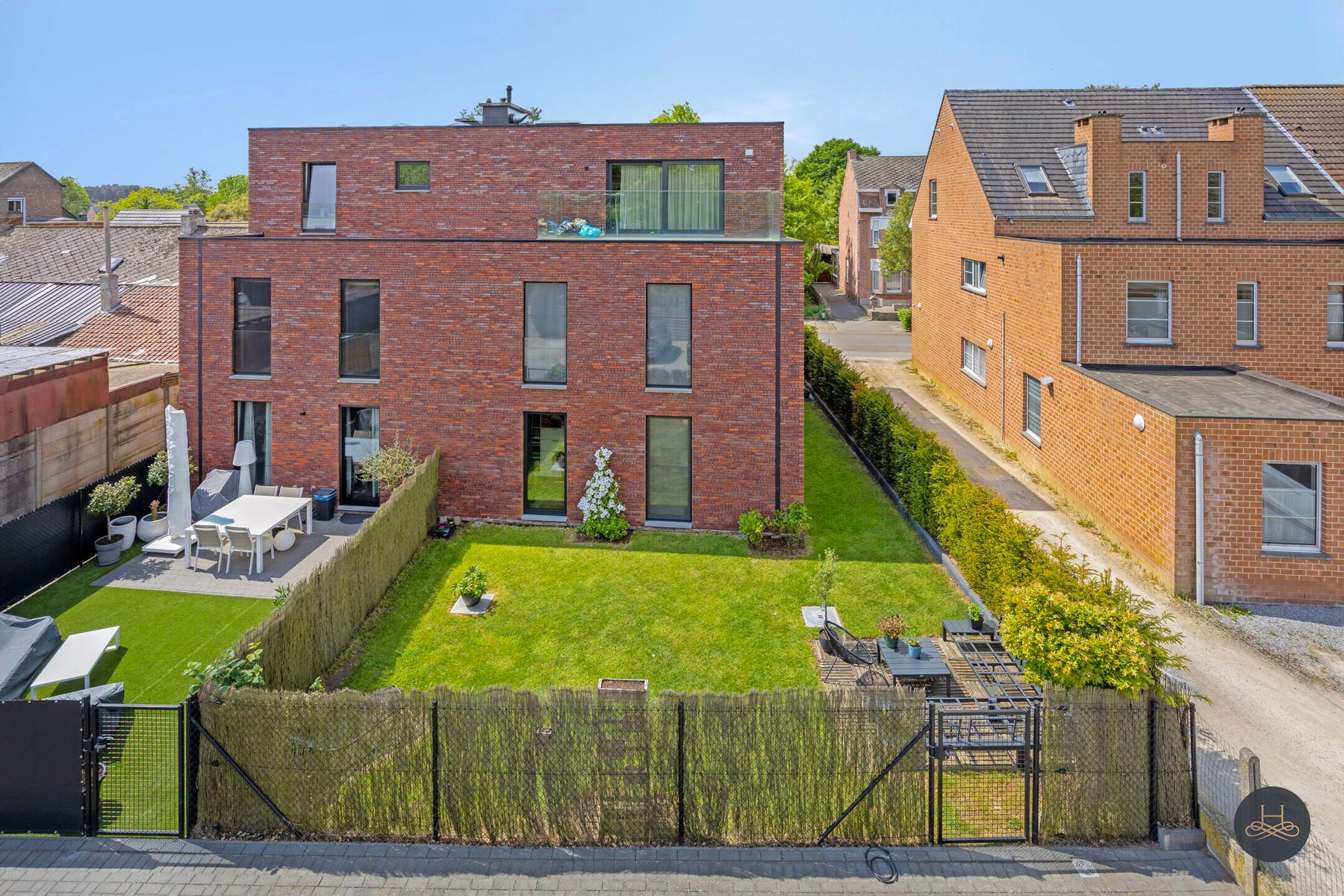 Lichtrijk, recent gelijkvloers appartement met toffe tuin foto 39