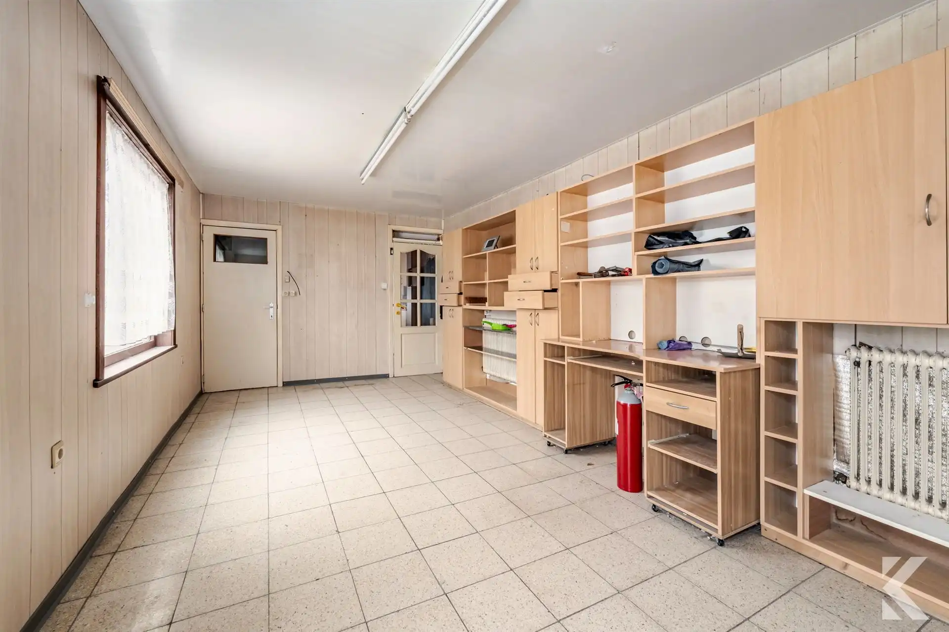 Te renoveren woning met veel potentieel en ruime zolder foto 9
