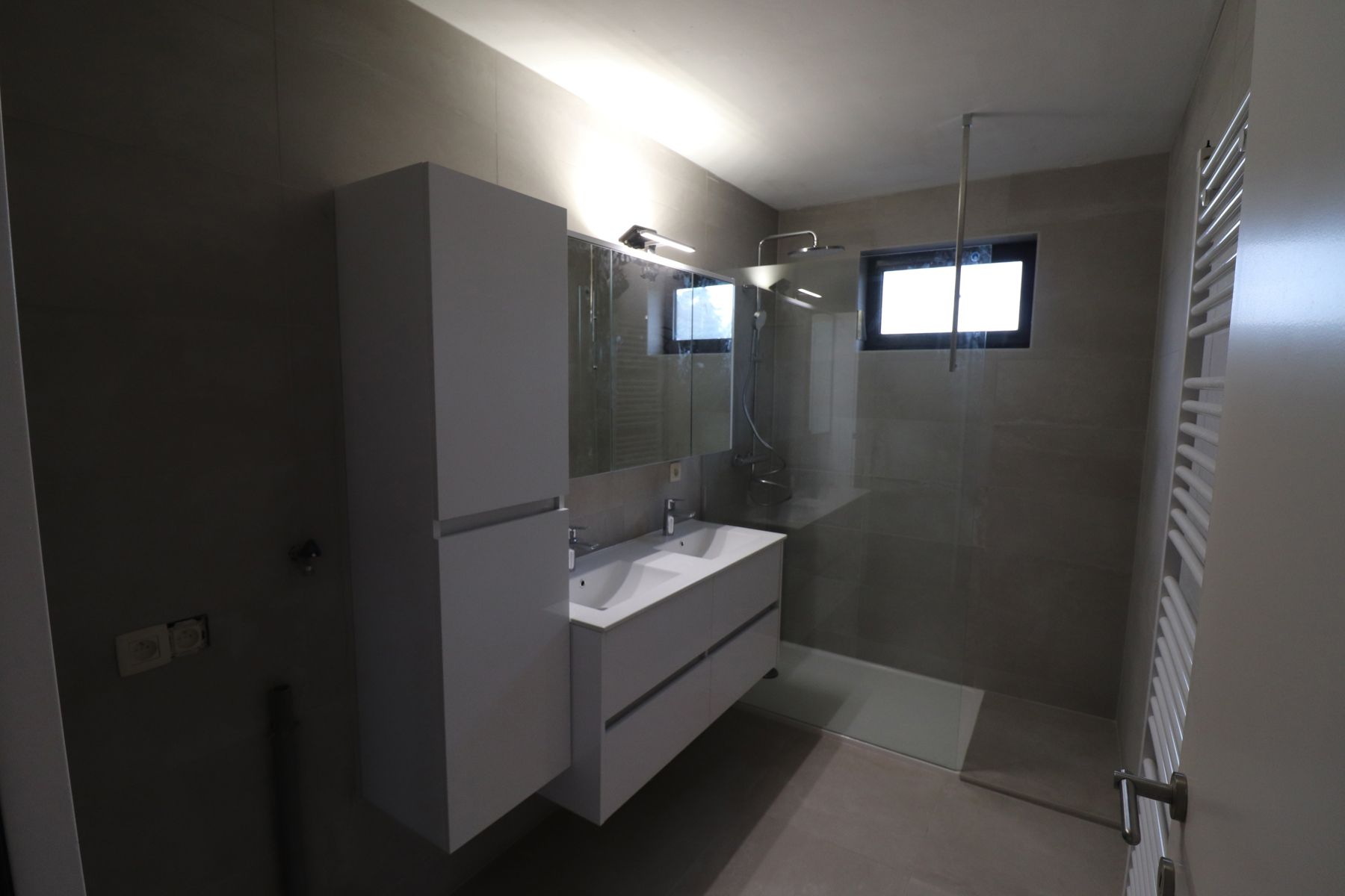 Recent gerenoveerd dakappartement met balkon, terras en garage. foto 6