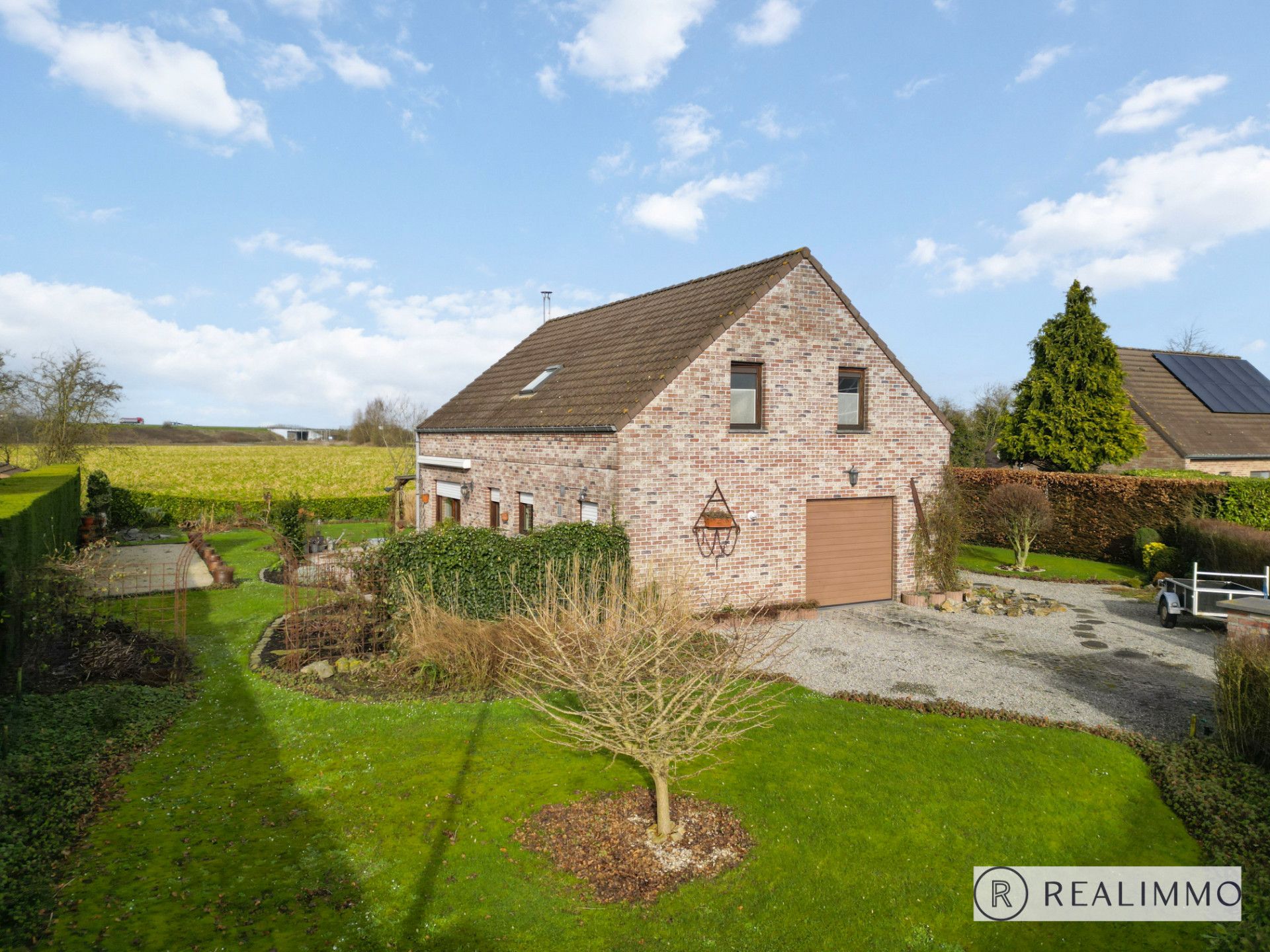 Charmante, goed onderhouden villa in résidentiële woonwijk! foto {{pictureIndex}}
