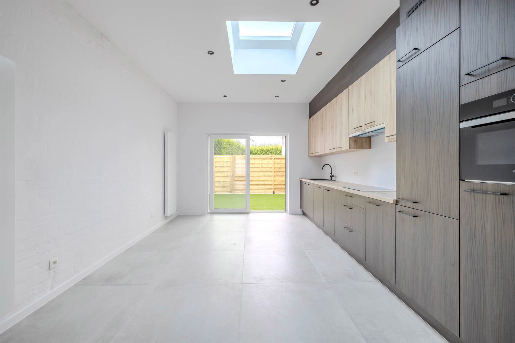 Gerenoveerde woning met 3 slpk, tuin en parking foto 5